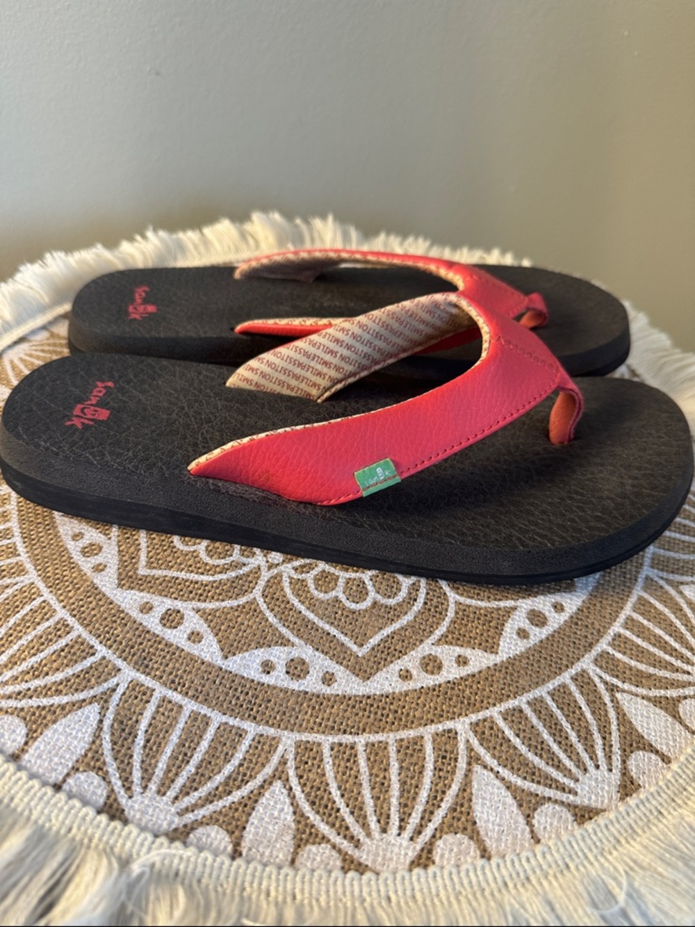 SANUK Women's YOGA MAT  Flip Flops Sandals Coral Pink Size 7